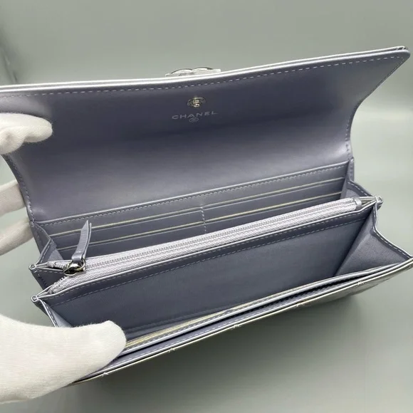 💜CHANEL Patent Leather Boy Flap Wallet/Clutch💜 - Picture 4 of 17